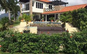 Hawk'S Nest Bed & Breakfast