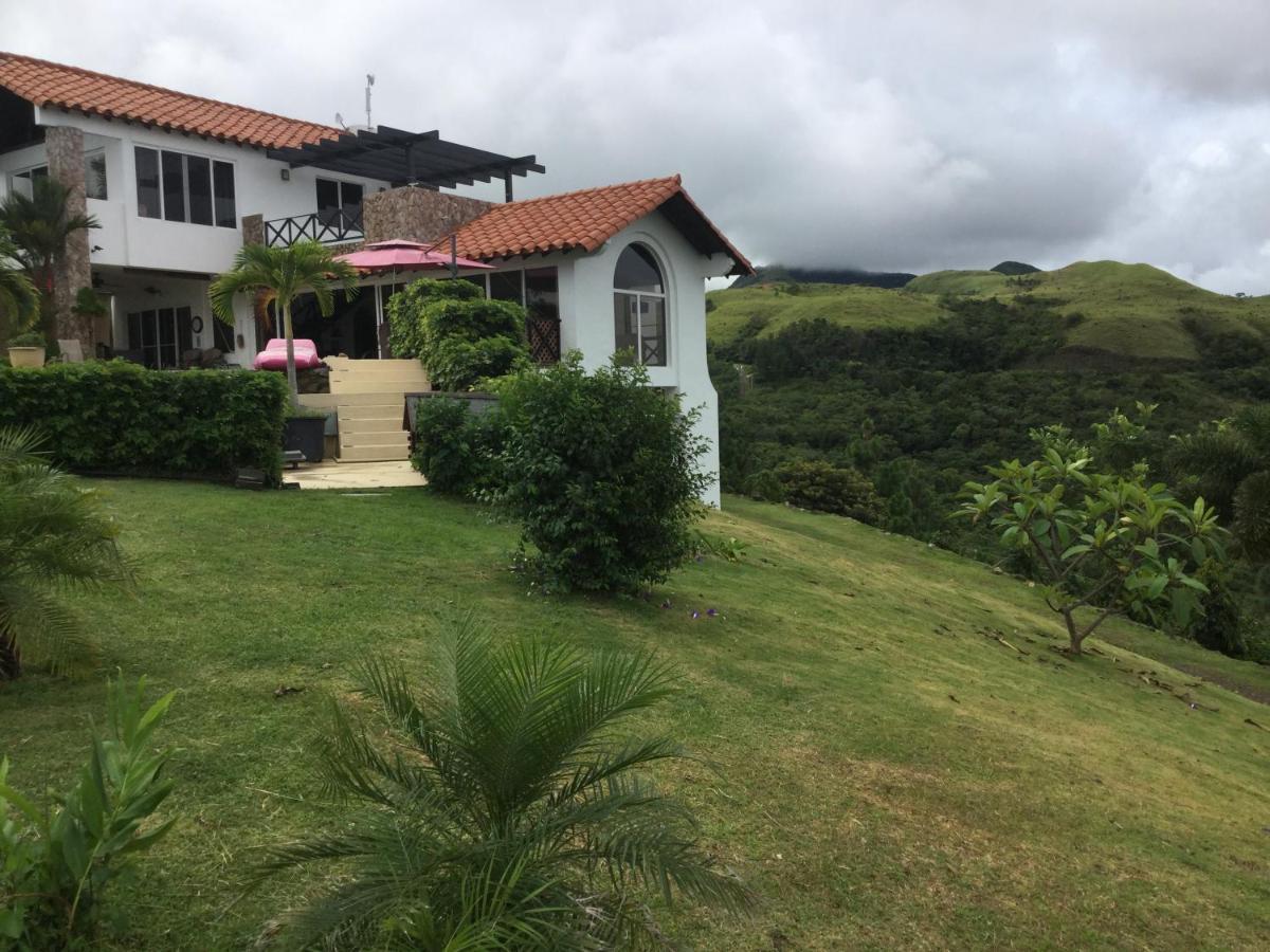 Hawk'S Nest Bed & Breakfast La Laguna de San Carlos Exterior photo
